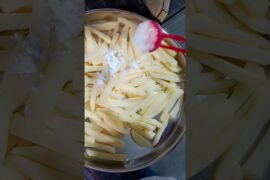 Homemade French Fries Recipe 🍟 || Crispy Crunchy Aur Super Tasty Snack at Home || Easy Cooking Vlog✨