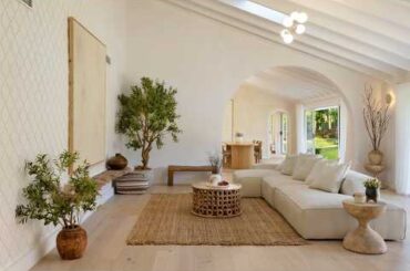 Villa de Lago: 2-Acre Mediterranean Country Estate with Tennis Court