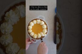 How To Cut Pie Cleanly! Check out the caption for my Lemon Pie & French Silk Pie Recipes 🥧 ✨️ #pie
