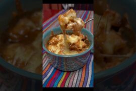 Sopa de cebolla 🧅 con 4 ingredientes 😍 #sopa #fypシ゚viral #recetaviral #cocinafrancesa