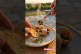 A French classic with rich garlic butter and fresh herbs 🇫🇷🧄🧈