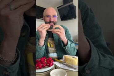 radish & butter & salt 🫜 🧈 🧂 #frenchsnacks #frenchfood #mukbang #lifeinfrance #livingabroad