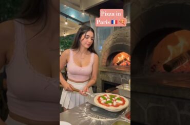 🍕 Fresh Pizza in the Heart of Paris 🇫🇷😋 #asmr #viral #pizza
