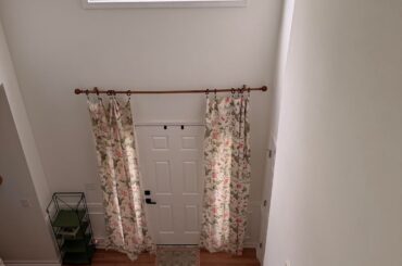 What color to paint the molding of the entry way