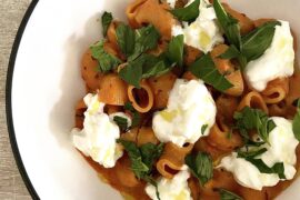 Pâtes à la vodka, nduja, stracciatella