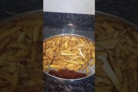 aaj ki recipe french fries Kis Kis ki favourite hai😋👍#likeforlikes #mycooking #ytshorts #recipe #yt