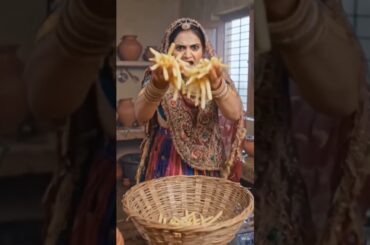 barish me bahu ne bnaye french fries 🍟 #trending #villagerlifestyle #food #frenchfries #recipe
