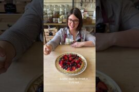 One of my favorite was to finish a dessert! Gold luster dust... #Shorts #mollyjwilk