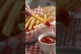🍟 Crispy Homemade French Fries – Golden, Crunchy & Delicious! #shorts #frenchfries