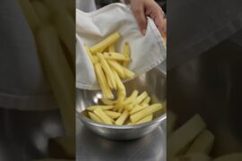 making French fries 🍟 yummy in 5 minutes 😋 😍 # #recipe #food #cooking