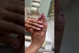 🍷 Elegant French marble in wine red & white. Timeless beauty at your fingertips. ✨ #WineRedNails