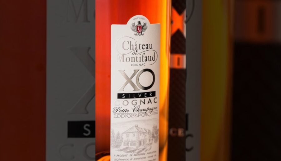 Indulge in the refined charm of Château de Montifaud Cognac XO Silver Exception. 🌟 This exquisite F