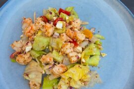 Salade d'été avec des crevettes