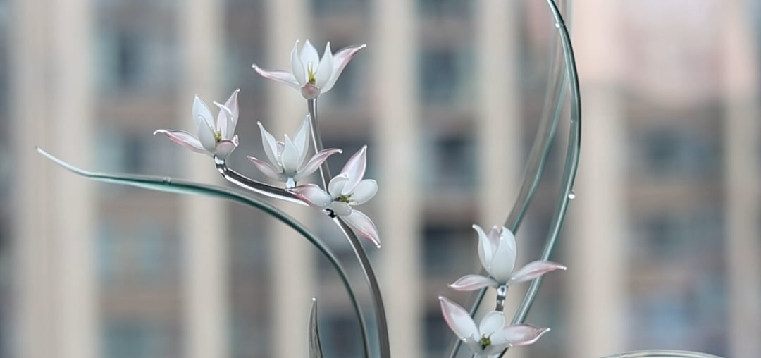 does this make the window corner feel calmer, or is it too decorative? does this make the window corner feel calmer, or is it too decorative?