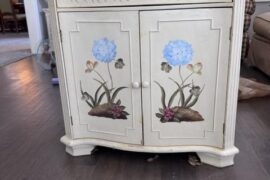 Color matching or compliment the panels.