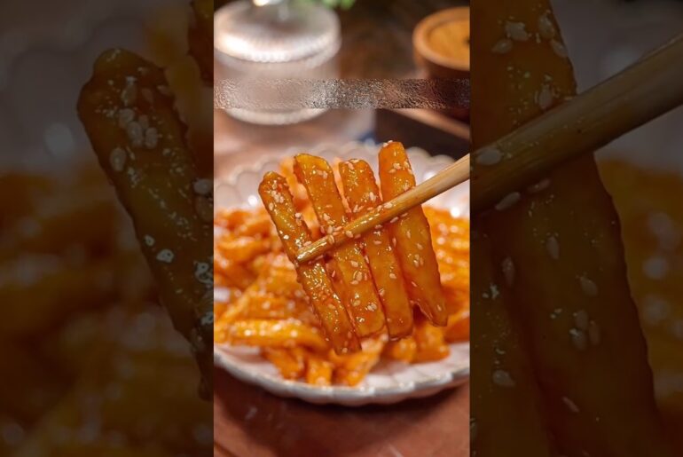 घर पर बनाएं मार्केट से भी ज्यादा Crispy French Fries 😍 | Sweet & Spicy Potato Recipe #shorts