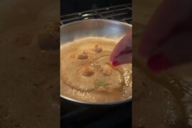Today's notes 📝:• White wine doesn't just add flavor, it also brings brightness to scallops