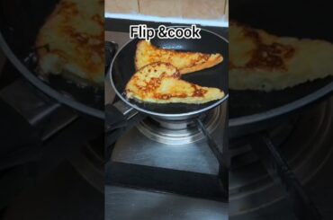 EASY FRENCH TOAST RECIPE | CRISPY OUTSIDE & SOFT INSIDE | QUICK BREAKFAST/Hina's Kitchen.