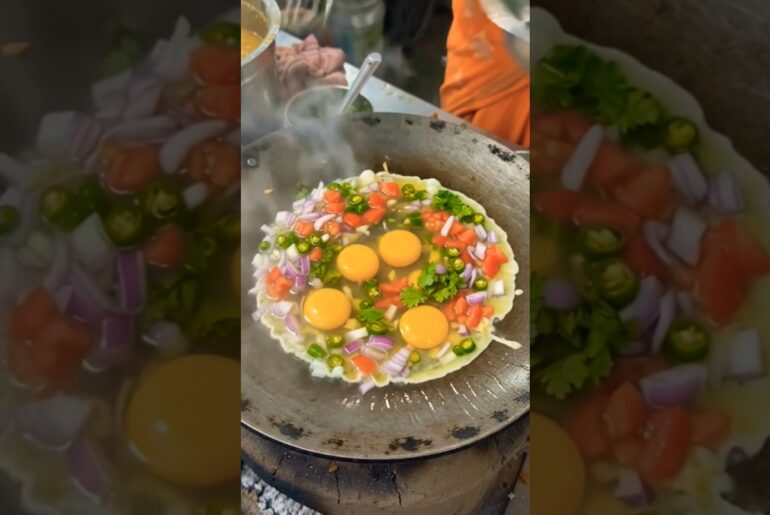 👉 "10₹ का देसी आमलेट 😲 | Chulha Omelette Village Style 🔥"#viral #shorts