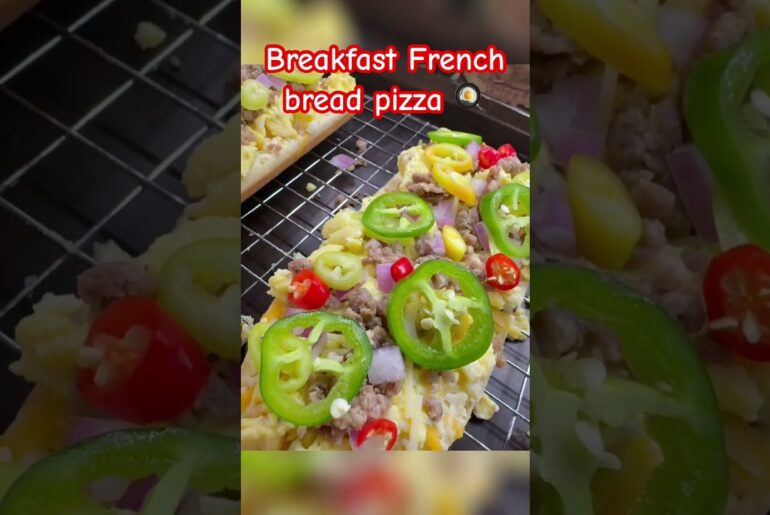 Turn French bread into breakfast pizza!! #recipe #cooking #food #yummy #easy #breakfast