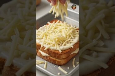 🇫🇷 This French Croque Monsieur Is SO CHEESY! 🤯🧀🥪