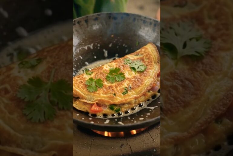 👉 "10₹ का देसी आमलेट 😲 | Chulha Omelette Village Style 🔥"#viral #shorts