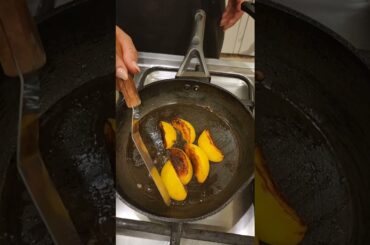 Rich French Toast + sweet peaches = ultimate desi skoon! 🍑 #food #recipeshorts  #foodie