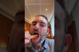 €20 For The Best Steak Frites In Paris? 🥩🇫🇷 #paris #shorts #foodie