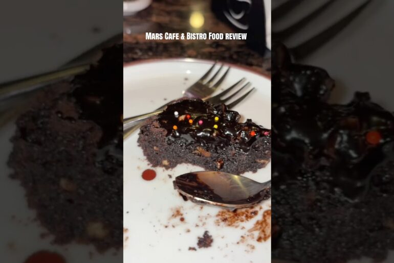 Mars Cafe & Bistro Food Review Rating👉French Brownie:8/10, creamy Alfredo pasta:7/10 #foodie