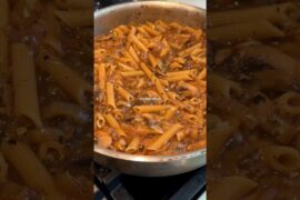 one-pan french onion pasta 🍄‍🟫🧅 recipe in the description ⬇️