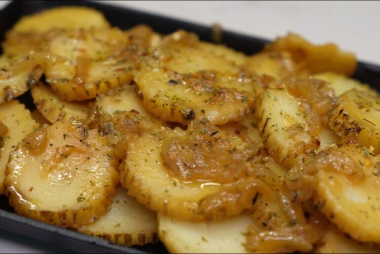 🔥 4 Potatoes + 1 Onion = CRISPY French Onion Garlic Potatoes!