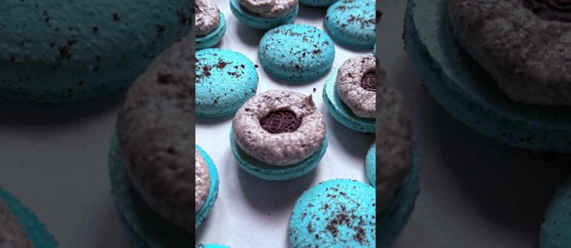 French macarons - cookie and cream flavour.  #baking #macarons