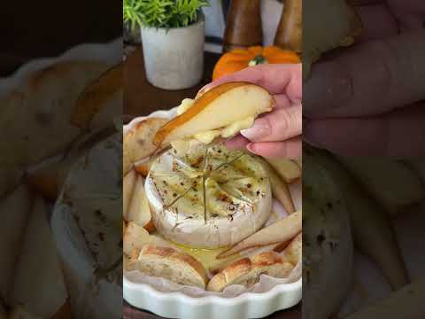 You need this baked brie 🤤