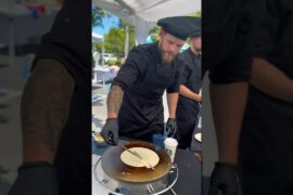 Live cooking. French Crêpes. #food
