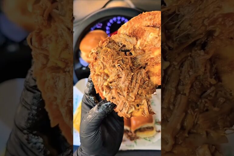 Are these the juiciest smash burgers in the world?🌯🤤🤌