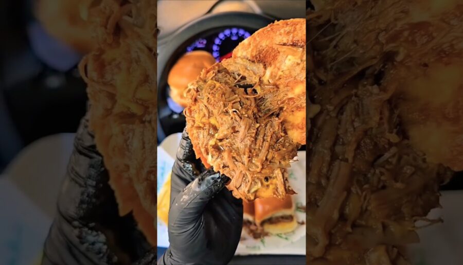 Are these the juiciest smash burgers in the world?🌯🤤🤌