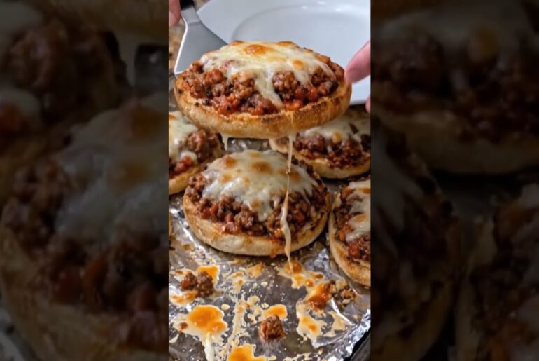🧀 Cheesy Sloppy Joe French Bread Pizza
