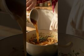 french onion soup #french #food #onionsoup #souprecipe #winterspecial #cozy #vibes #soup #yt #reels