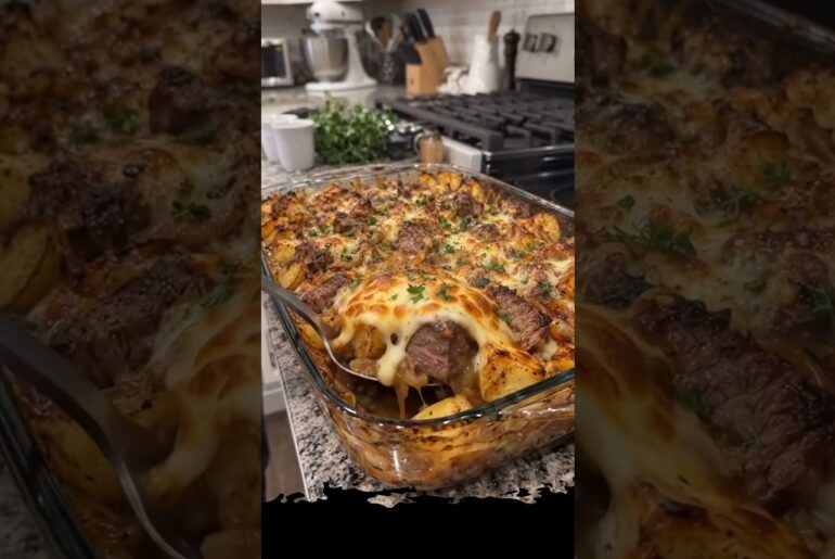 French Onion Steak & Garlic Butter Potato Bake 🥔🧀