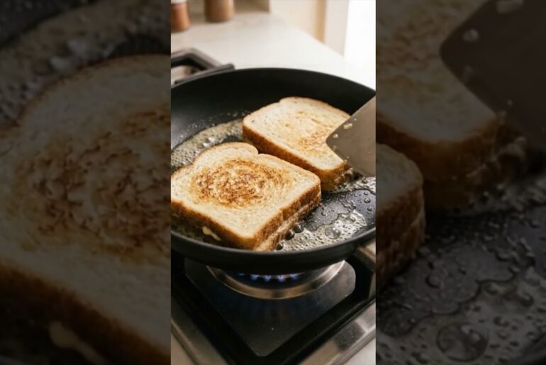 🤤 Crispy French Toast ASMR 🍞 | Easy Breakfast Recipe #Shorts #asmr #cooking