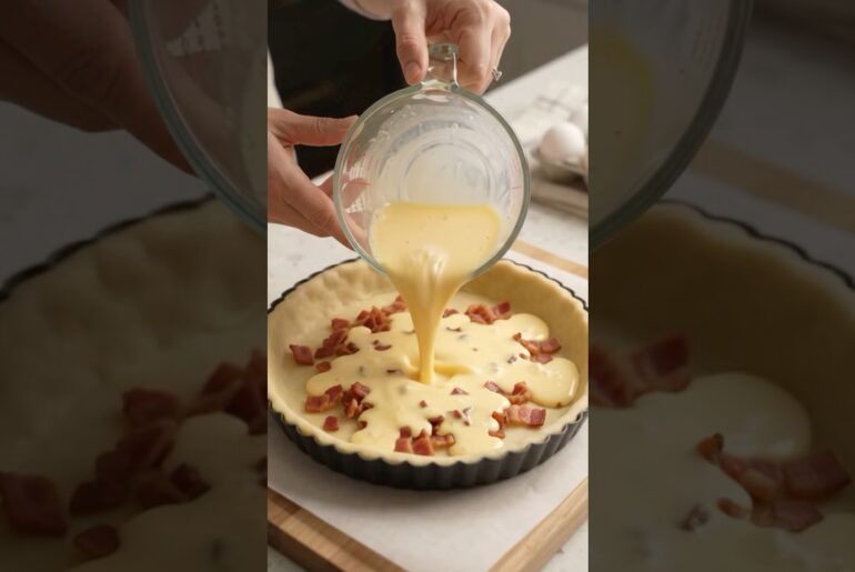 🇫🇷🥧 CLASSIC FRENCH QUICHE LORRAINE — CREAMY, CRISPY & DELICIOUS! 😍#shorts